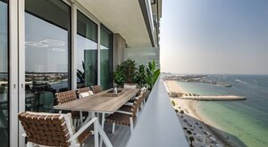 Stunning 3 BR Beach Isle Apartment for Sale in EMAAR Beachfront with Palm View - Image 5