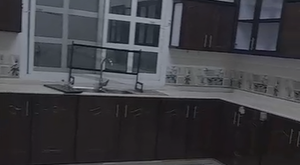 شقة 3 غرف وصالة للإيجار في الشوامخ – مساحة أمامية كبيرة وعقد حكومي - صورة 3