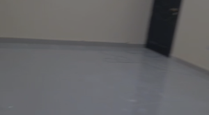 شقة 3 غرف وصالة للإيجار في الشوامخ – مساحة أمامية كبيرة وعقد حكومي - صورة 4