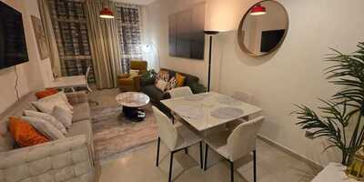 شقة فاخرة غرفتين نوم للبيع في المانجروف بإطلالة بحرية رائعة